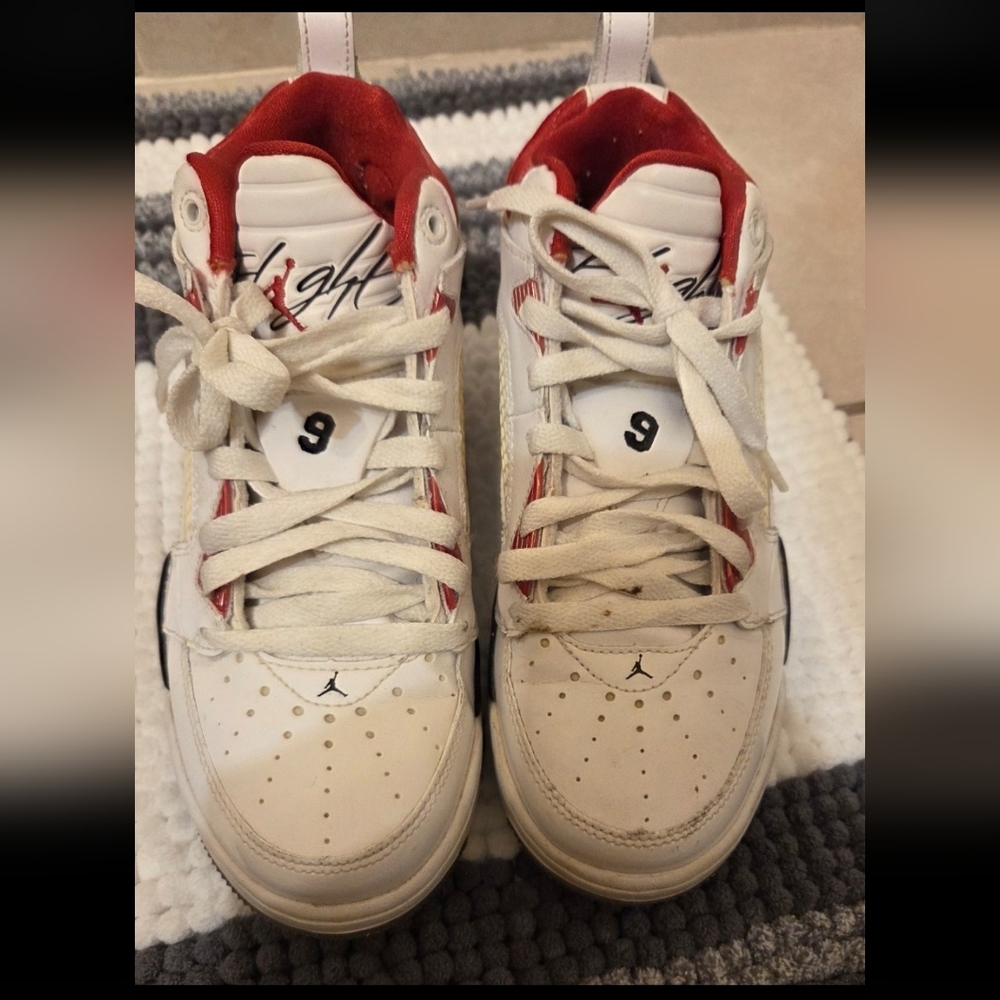 Air Jordan Flight 9 Size 4.5Y